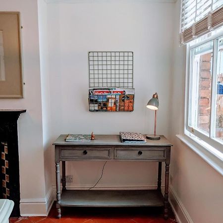 Luxury Townhouse In Town Centre, Views, River Walk, Free Parking Shrewsbury Exterior photo