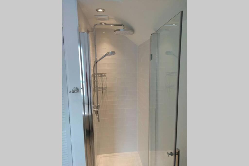 Luxury Townhouse In Town Centre, Views, River Walk, Free Parking Shrewsbury Exterior photo